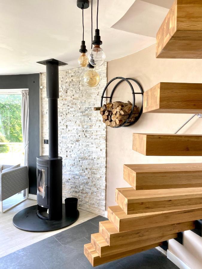 One Of The Best Properties In Lyme! Breathtaking Views Across The Whole Bay. 3 Stories With 2 Tier Veranda Around The Property. Sleeps 6 Lyme Regis Exterior photo