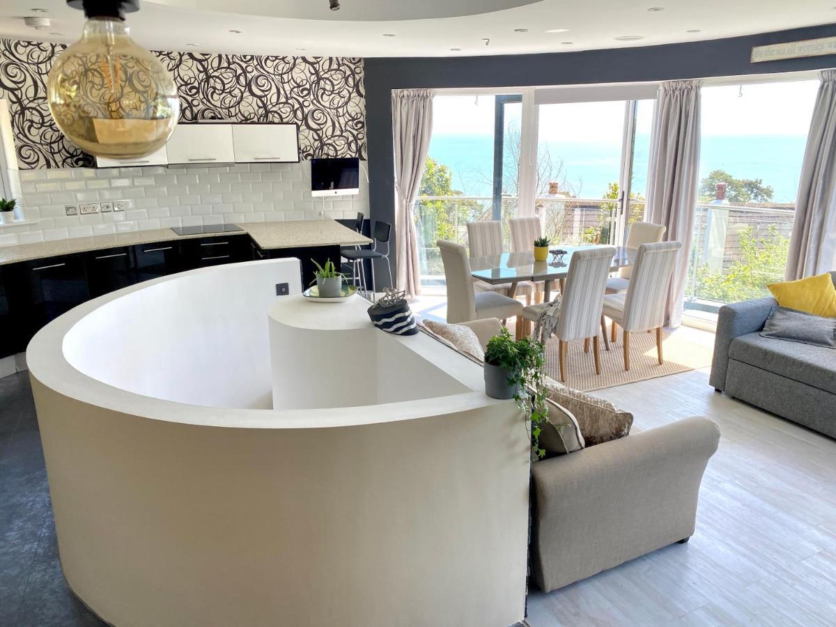 One Of The Best Properties In Lyme! Breathtaking Views Across The Whole Bay. 3 Stories With 2 Tier Veranda Around The Property. Sleeps 6 Lyme Regis Exterior photo