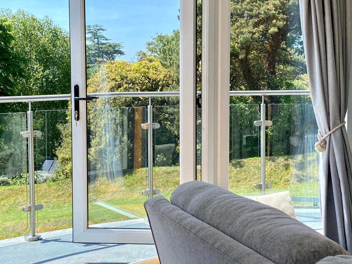 One Of The Best Properties In Lyme! Breathtaking Views Across The Whole Bay. 3 Stories With 2 Tier Veranda Around The Property. Sleeps 6 Lyme Regis Exterior photo