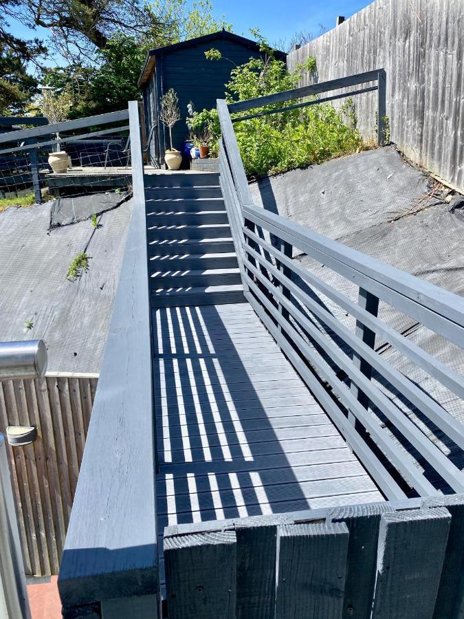 One Of The Best Properties In Lyme! Breathtaking Views Across The Whole Bay. 3 Stories With 2 Tier Veranda Around The Property. Sleeps 6 Lyme Regis Exterior photo