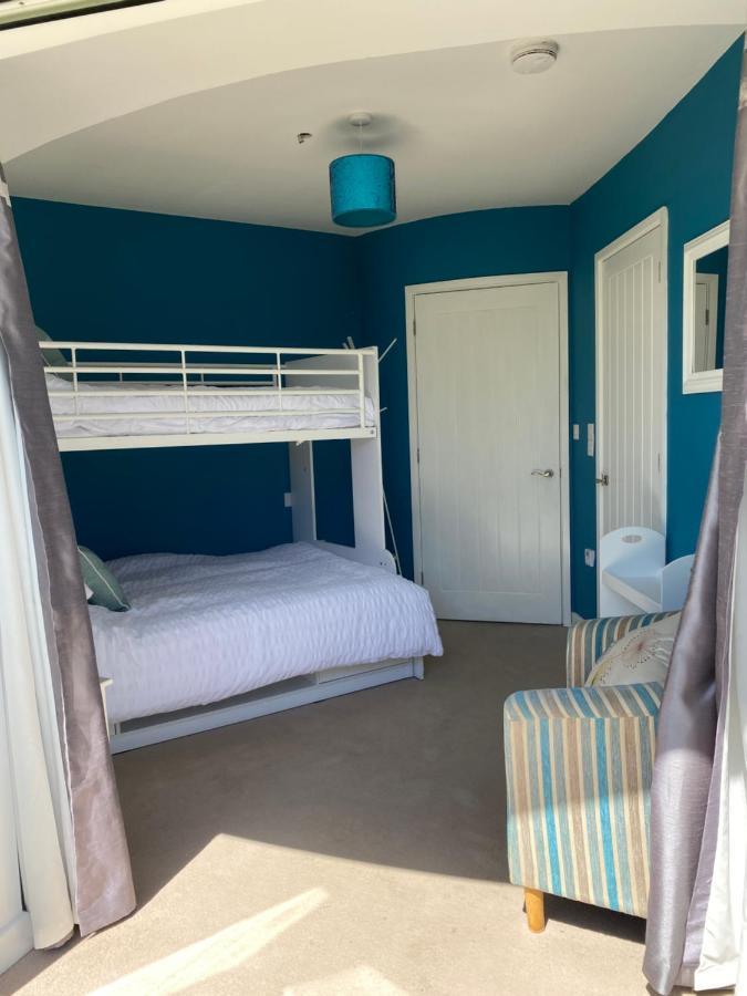 One Of The Best Properties In Lyme! Breathtaking Views Across The Whole Bay. 3 Stories With 2 Tier Veranda Around The Property. Sleeps 6 Lyme Regis Exterior photo